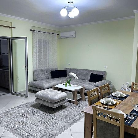 New Baazar Terrace Apartment Tirana Exteriör bild