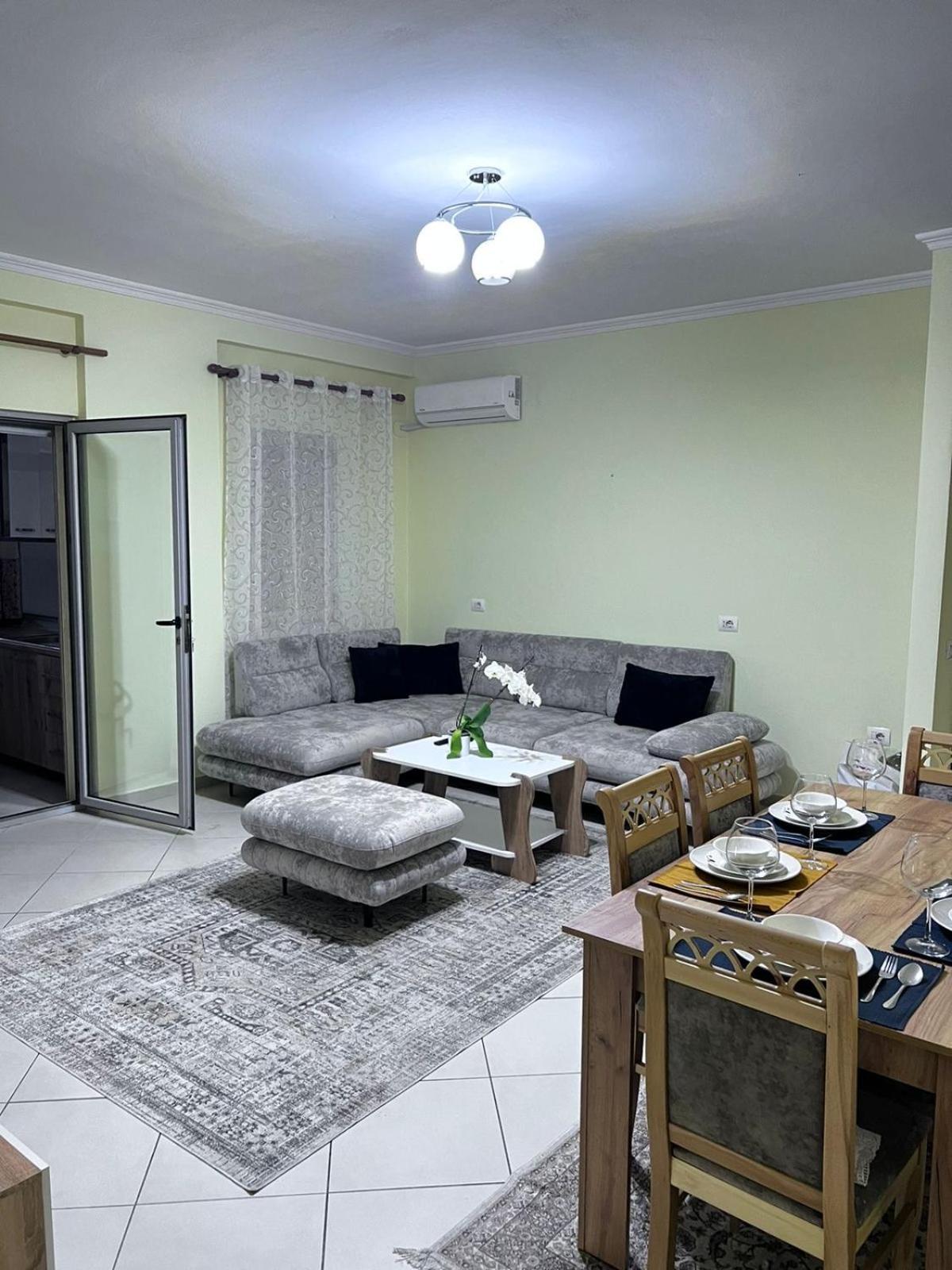 New Baazar Terrace Apartment Tirana Exteriör bild
